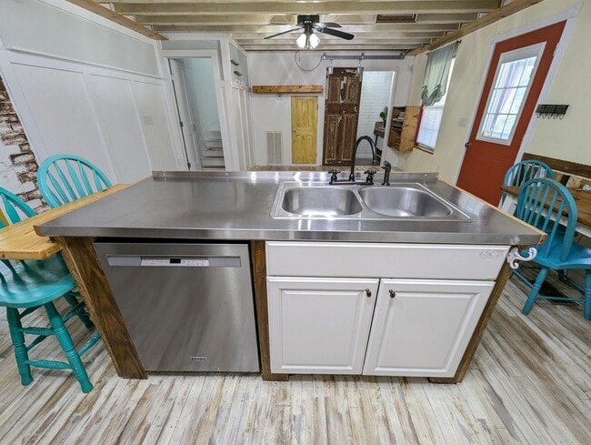 Building Photo - 3348 Lowery Dr