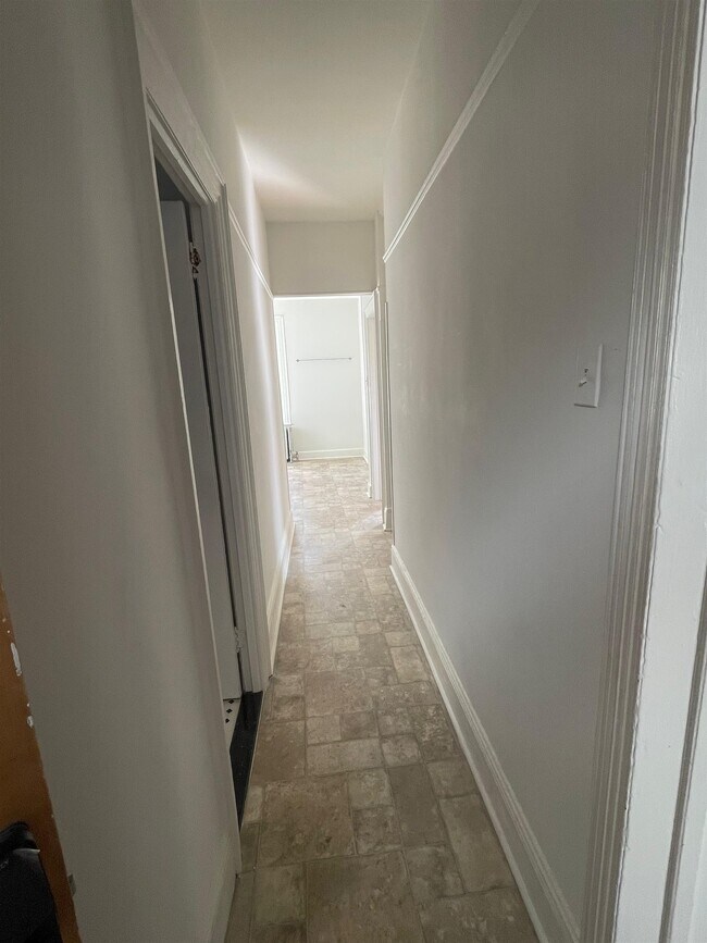 Building Photo - 27 48th St