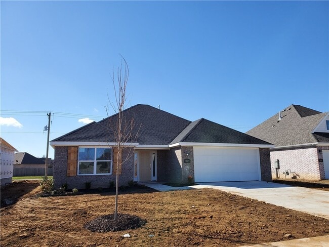 Building Photo - 3809 SW Mistletoe Ave