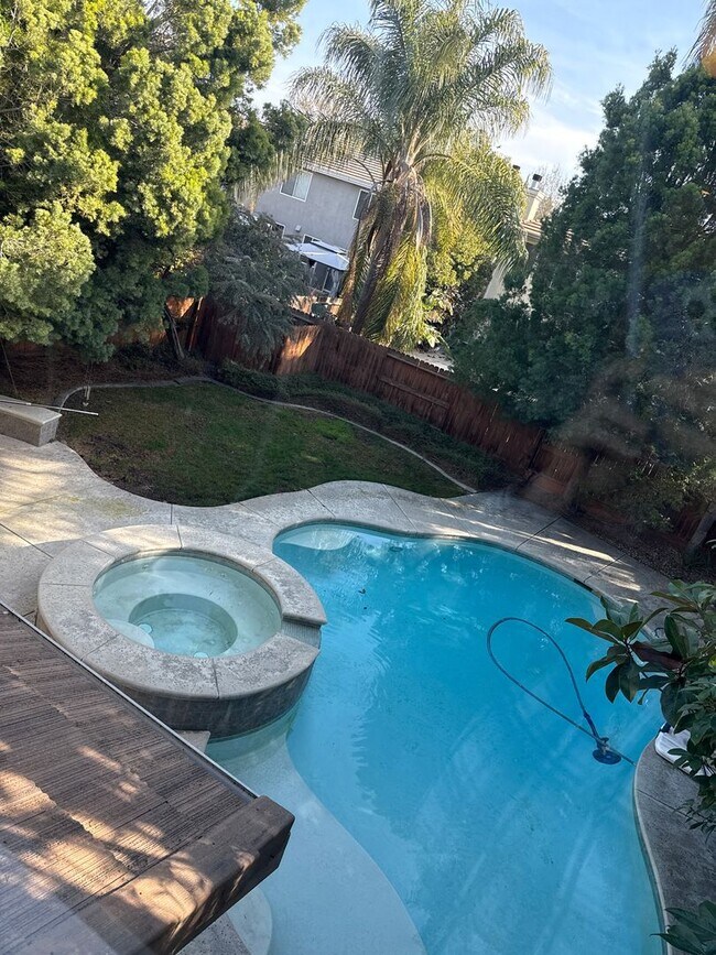 Building Photo - Everything you wanted