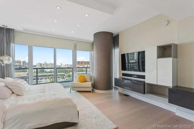 Building Photo - 17001 Collins Ave