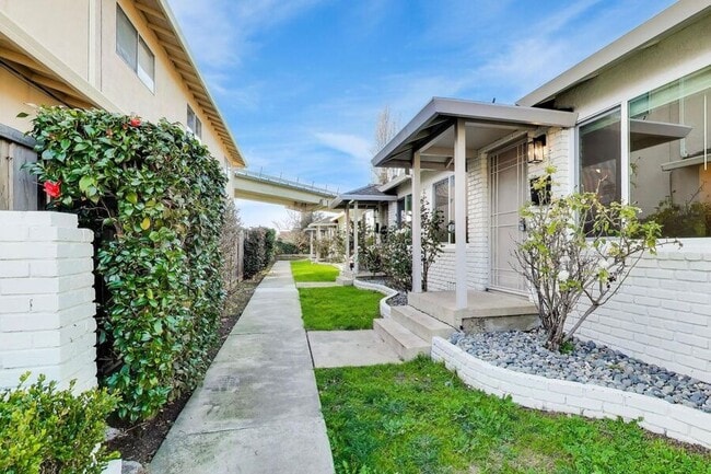 Building Photo - 451 Ruth Ct