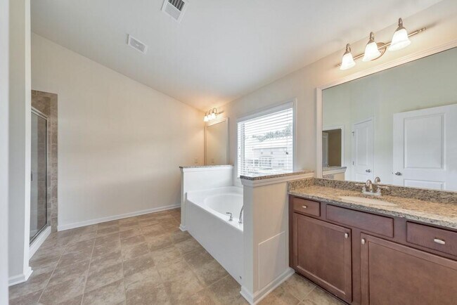 Building Photo - 4990 Brierstone Dr