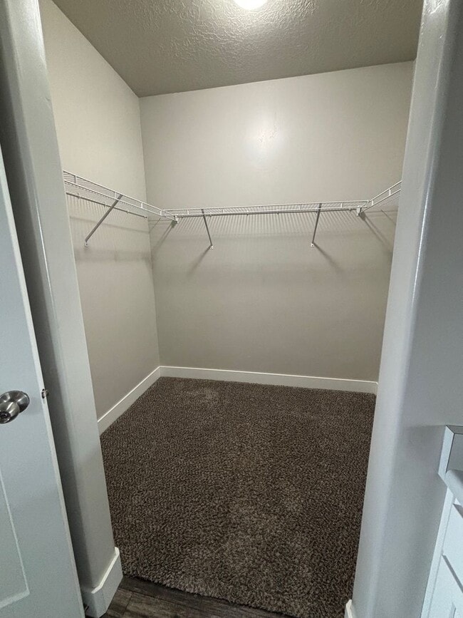 Building Photo - Reduced price