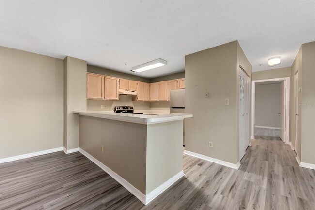 Building Photo - 4057 Crockers Lake Blvd