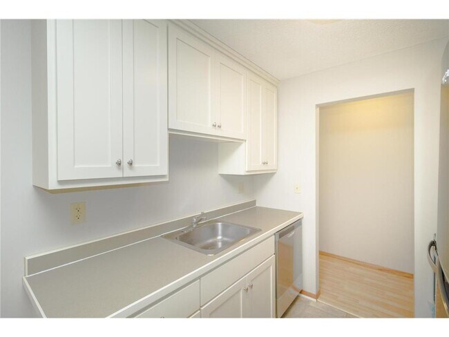 Building Photo - 3461 Kent St