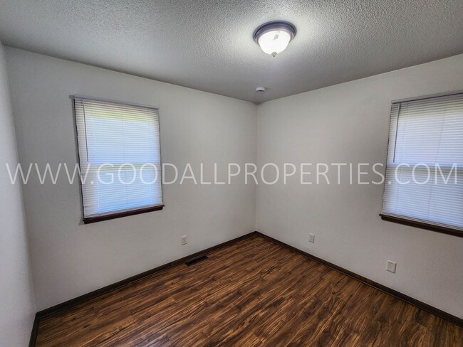 Building Photo - Ranch 3 bedroom home in Van Van Meter