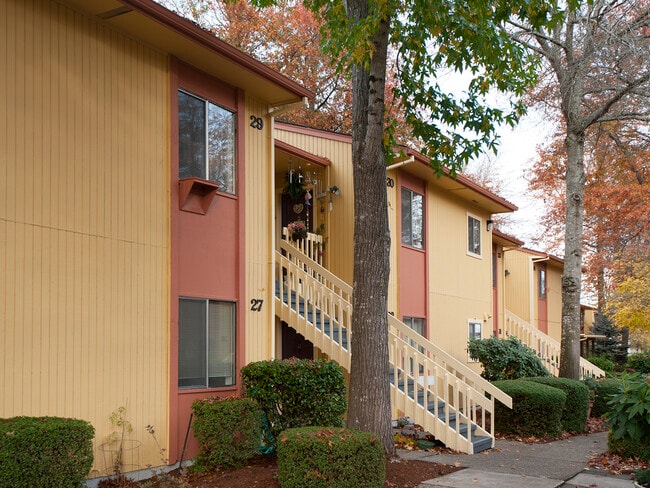 Building Photo - Countrywood Manor