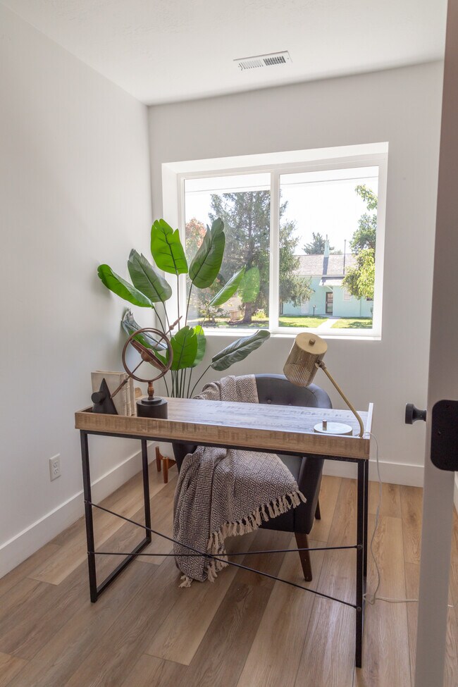 Building Photo - 193 S 400 W