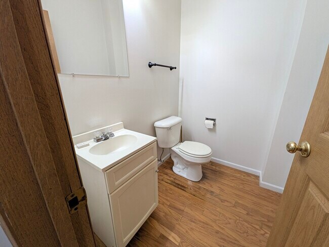 Building Photo - 2542 Golf Ridge Cir