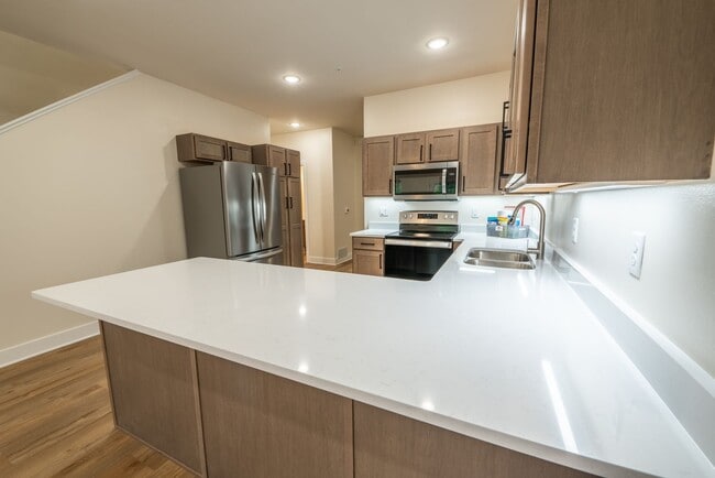 Building Photo - 3 Bed / 2.5 Bath Townhome w/Deck, Walkout Finished Basement, 9' Ceilings, Quartz Tops, Stainless ...