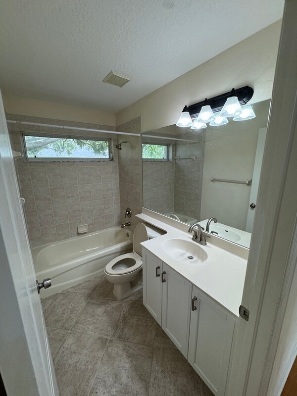 Building Photo - 10084 Cherry Hills Ave Cir