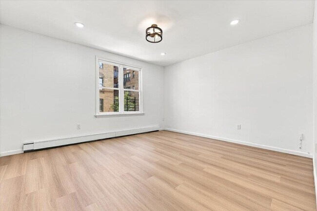 Building Photo - 149 37th St