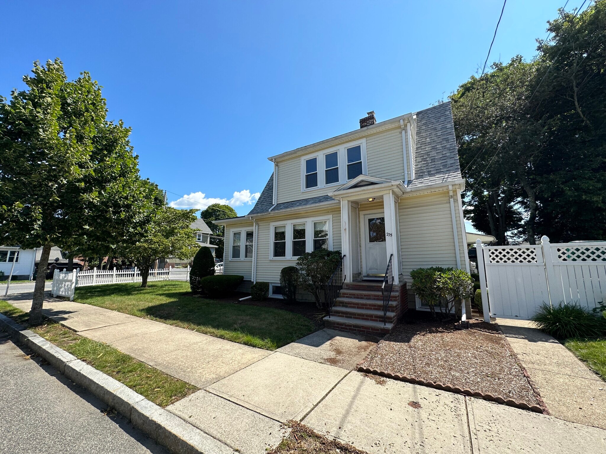 Building Photo - 235 Ashcroft Rd
