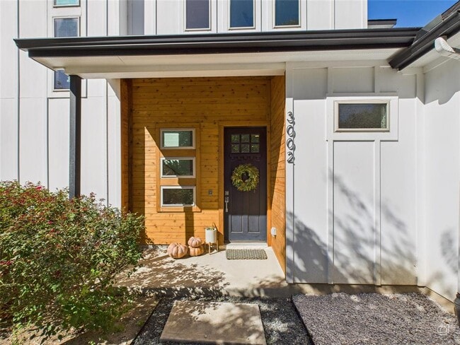 Building Photo - 3002 Sunridge Dr