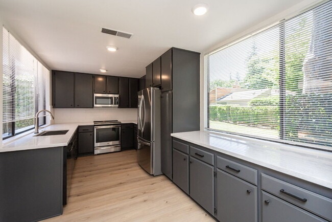 Building Photo - 478 Hartnell Pl