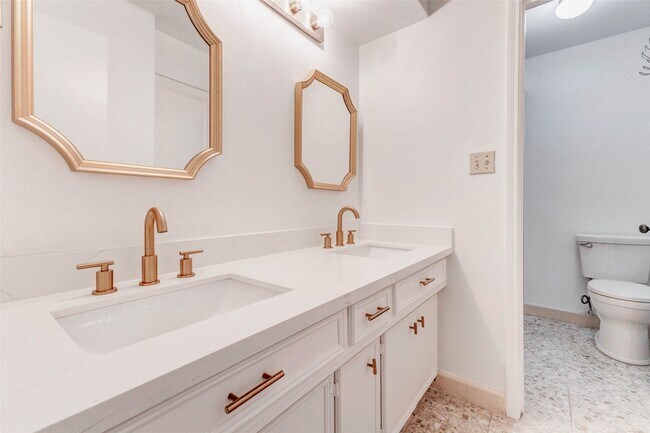 Building Photo - 10720 Briar Forest Dr