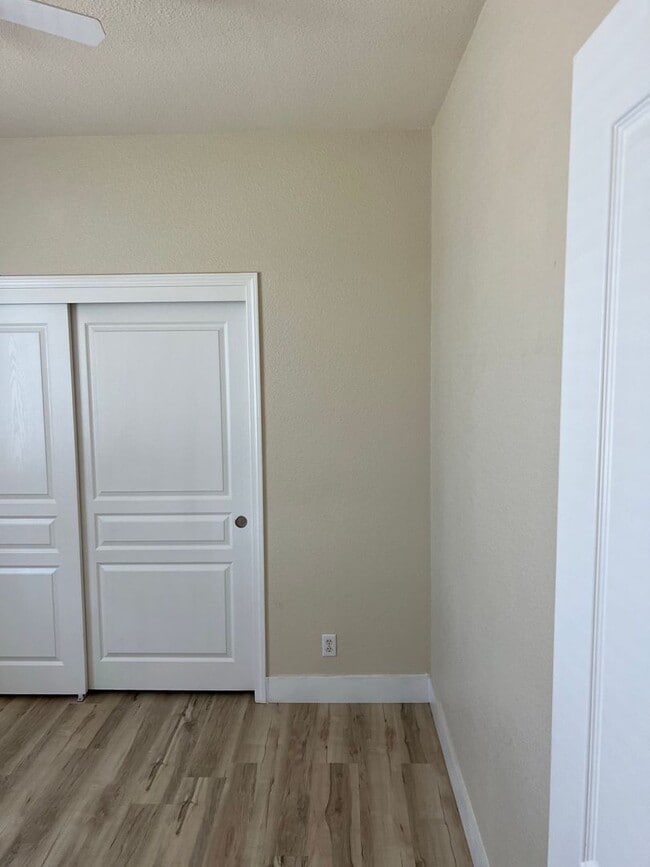 Building Photo - Move in Special $200.00 off first month's ...