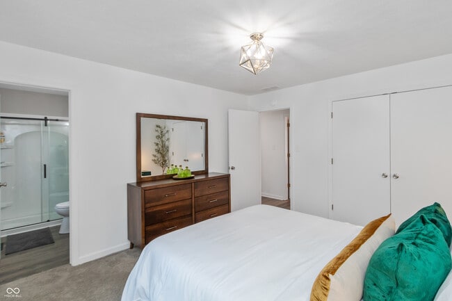 Building Photo - 110 1st St SE