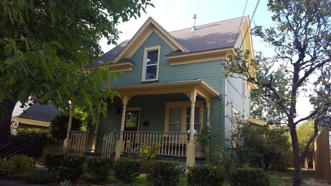 Building Photo - Beautiful 2 bedroom