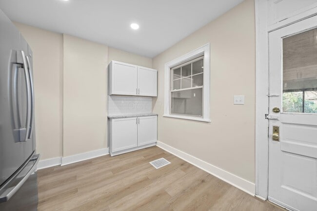 Building Photo - 263 Crestview Rd