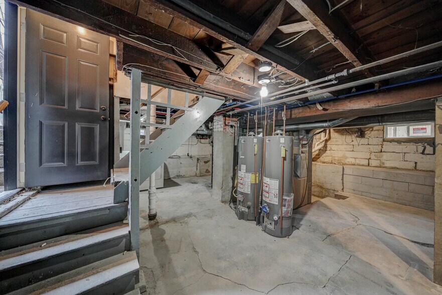 Building Photo - 818 S 31st St