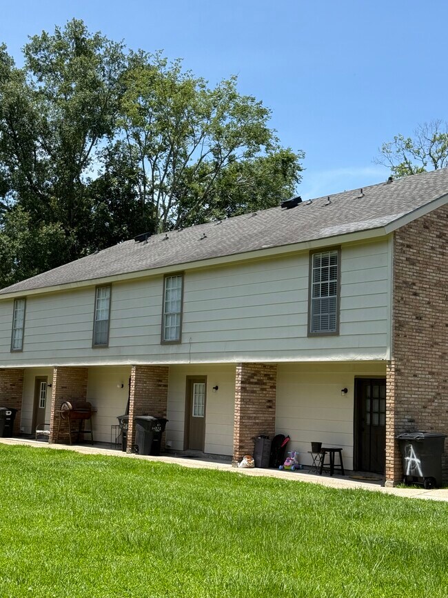 Building Photo - 14732 Hooper Rd