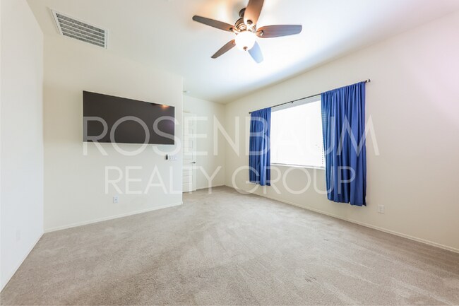 Building Photo - Stunning 4-bedrooms, 3-baths home in the h...