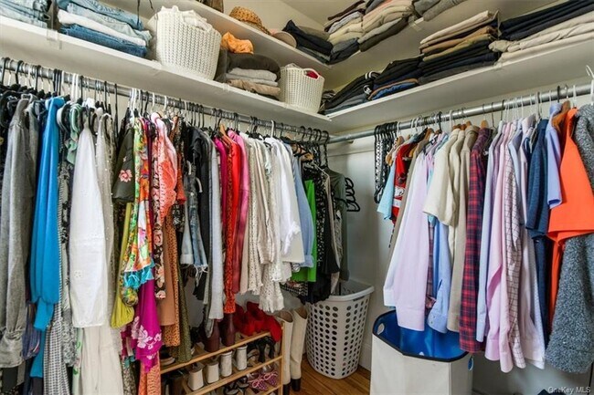 Building Photo - 1 Bayview Ave