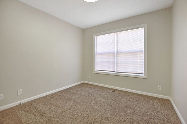 Building Photo - Pet Friendly Three Bedroom!