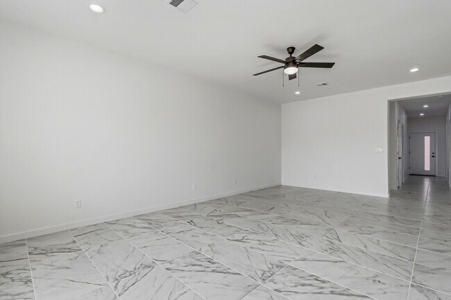 Building Photo - 15052 Destination Ave