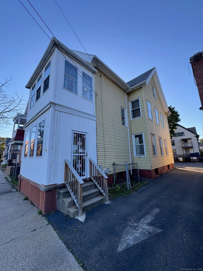 Building Photo - 50 Platt St