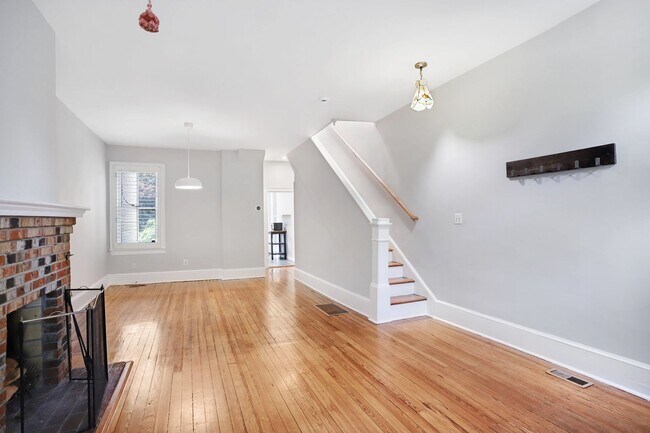 Building Photo - Charming Capitol Hill House| Don't miss the 3D-TOUR!
