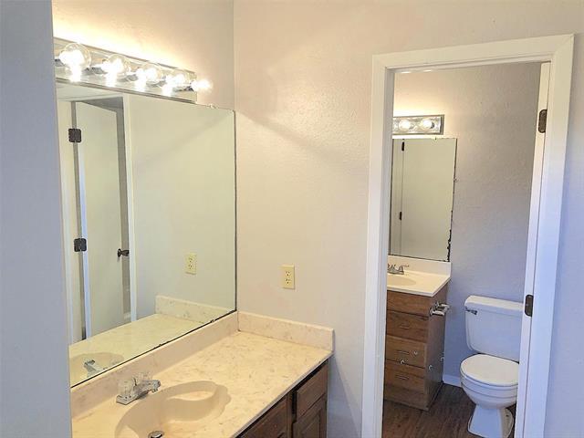 Building Photo - 914 Schulze Dr