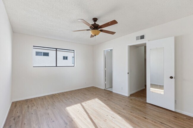 Building Photo - 10444 Canoga Ave