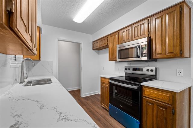 Building Photo - 6007 Brentcove Dr