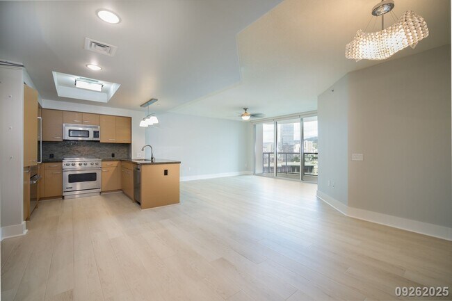 Building Photo - Luxury 3 Bed 2 Bath in the Allure