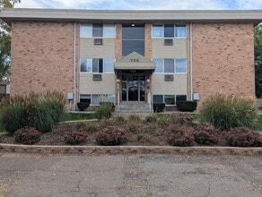 Building Photo - 722 W Kilgore Rd