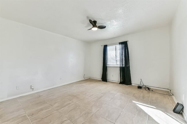Building Photo - 11411 Murr Way