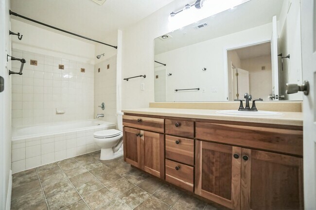 Building Photo - Charming 3BR Condo in Arvada
