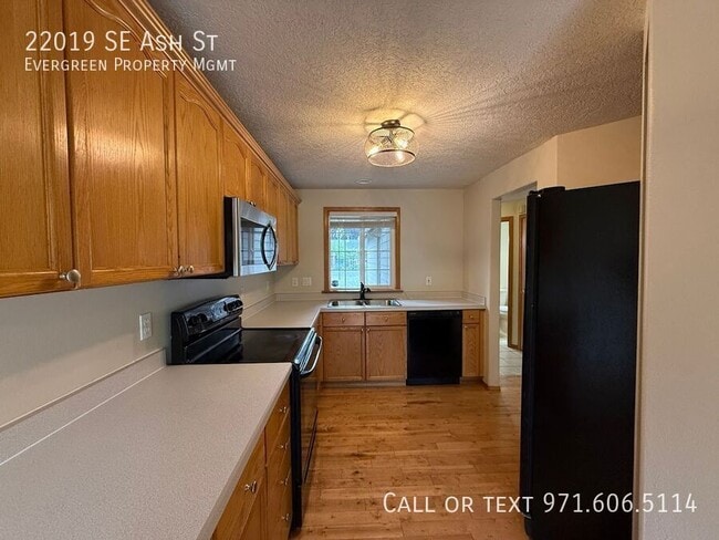 Building Photo - 22019 SE Ash St