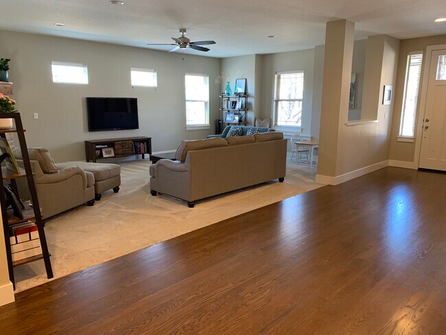 Building Photo - 3919 E Timbersaw Dr