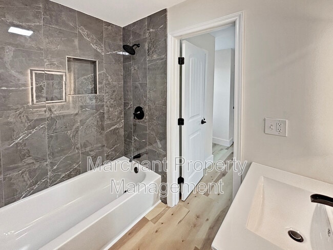 Building Photo - 8 E Sable Ct