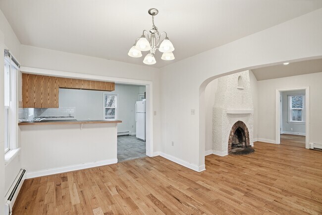 Building Photo - 508 E 19th Ave