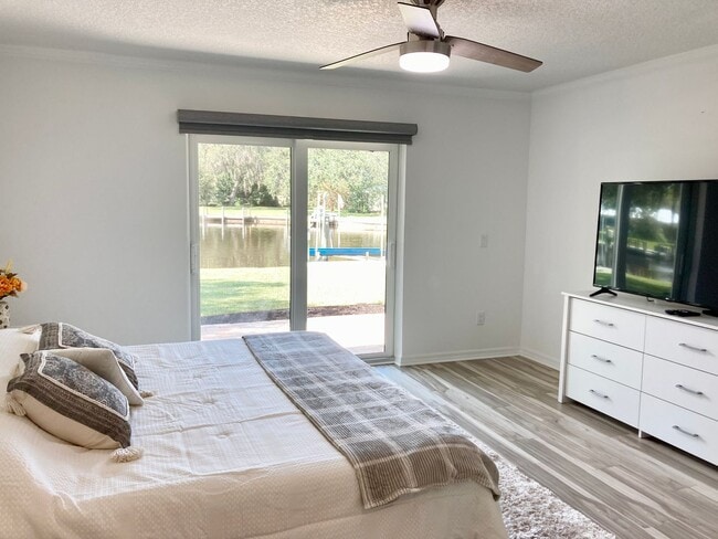 Building Photo - Completely remodeled waterfront condo!