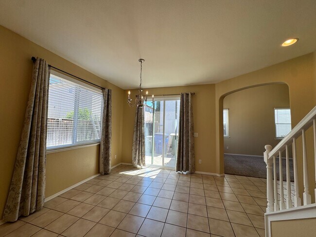 Building Photo - 747 W Siena Ln