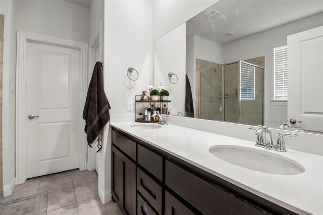 Building Photo - 1412 Green Leaf Dr