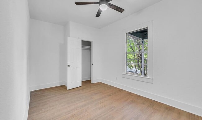 Building Photo - Spacious 4BD 2BA Home in Waco