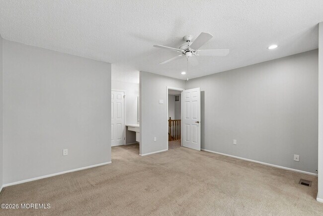 Building Photo - 262 Daffodil Dr