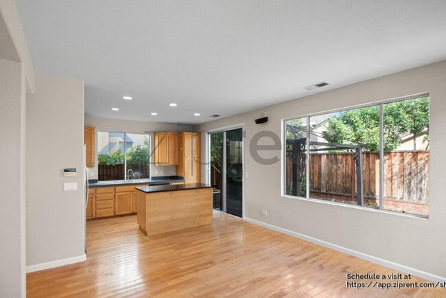Building Photo - 514 Issac Ct